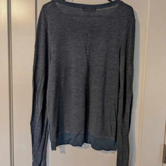 Wildfox Medium Long Sleeve top guc - Picture 3 of 4